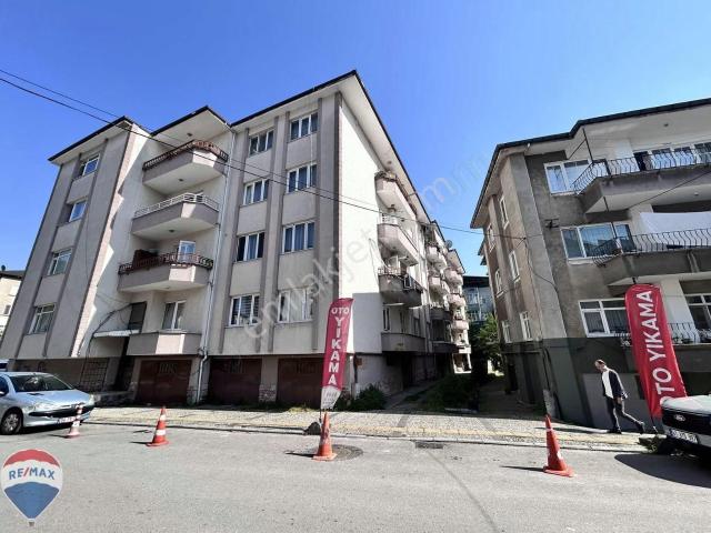 Remax Mavi'den Adapazarı Merkezde 3+1 Depolu Satılık Daire