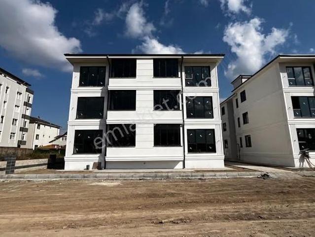 Remax Maviden Arifbey Mah. Siteiçi Arakat 2+1 Camblakonlu Daire