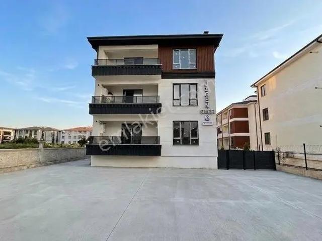 Remax Maviden Bahçeşehir Koleji Karşısı 3+1 130m2 1.kat Daire