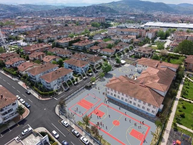 Remax Mavi'den Serdivan Avm Yanı 3+1 Kapalı Garajlı Boş Daire