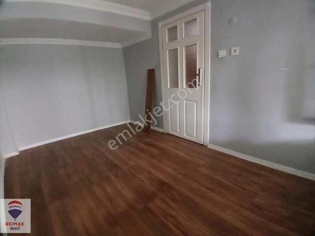 Remax Mavi'den Serdivan Bahçeli Kiralık 4+1 Triplex Müstakil Ev