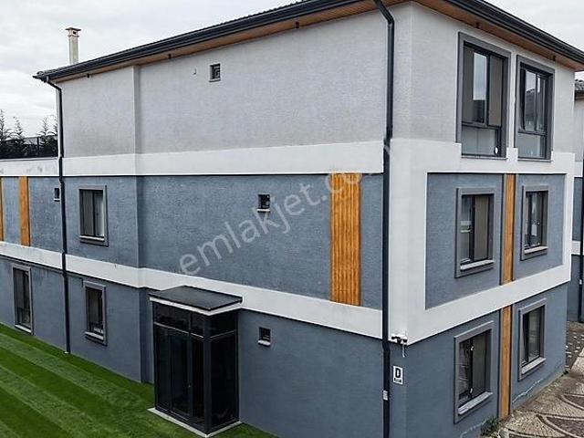 Remax Mavi'den Yağcılar'da 360 M² Tripleks Villa