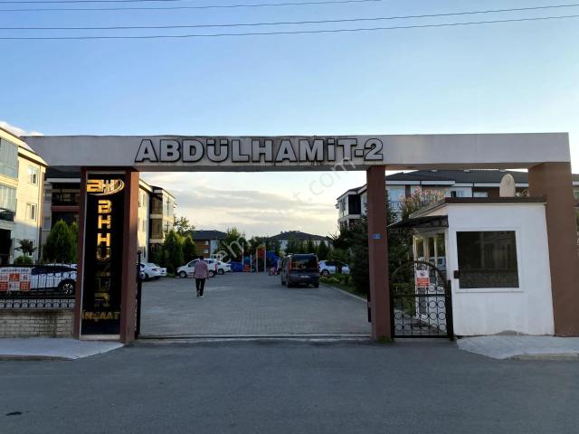 Remax Mavi'den Yazlık Abdülhamit 2 Sitesi Ön Cephe Ara Kat Daire