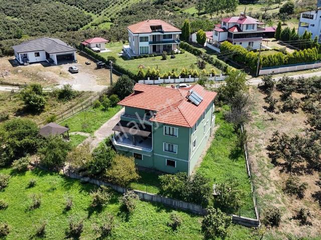 Re/max Mavi'den 10 Dönüm Arsa Ve 3 Katlı Deniz Manzaralı Ev