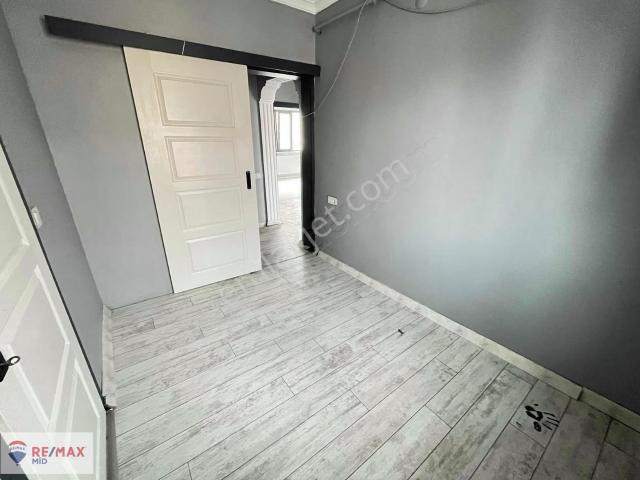 Remax Mid Maltepe Mahallesi Komple Yenilenmiş 2+1 Ara Kat Daire