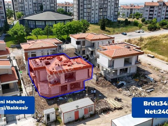 Re/max Mid'den Yenimahalle'de Satılık 345 M2 Tripleks Villa