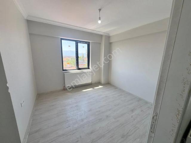 Remax Model Den Esentepe Mahallesinde 2+1 Sıfır Satılık Daire