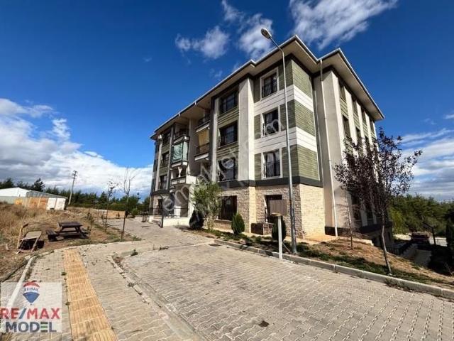 Remax Model Den Honaz Ovacık Toki Konutlarında 3+1 Satılık Daire