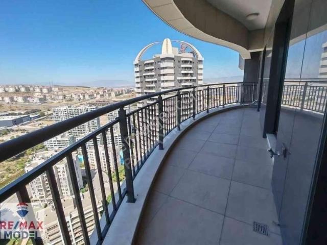 Remax Model'den Sinpaş F2 Kulede 2,5+1 Satılık Daire