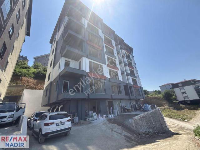 Re/max Nadirden Kavaklarda Zemin Kat Modern Satılık 2+1