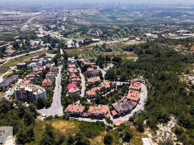 Remax Palm'den Buluklu Mah. Esenkent Sit.'de 6+1 Satılık Villa