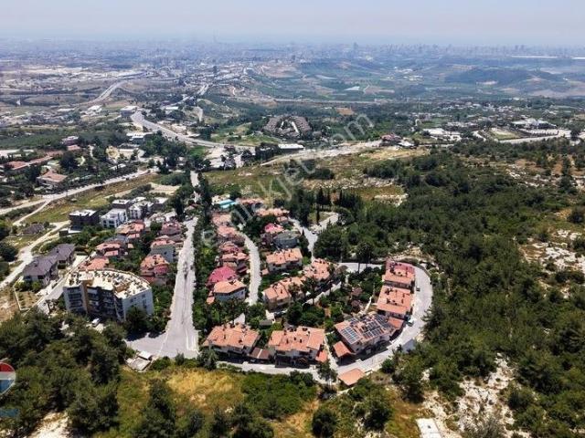 Remax Palm'den Buluklu Mah. Esenkent Sit.'de 6+1 Satılık Villa