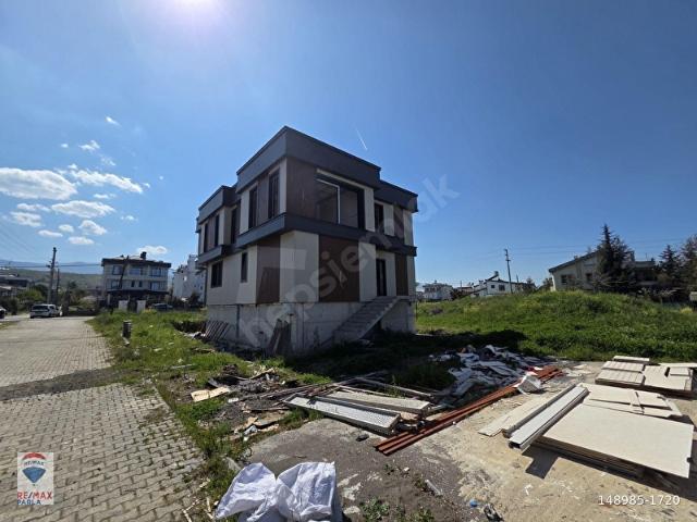 REMAX PARLA DAN ÇAKIRLAR DA SATILIK LÜKS VİLLA