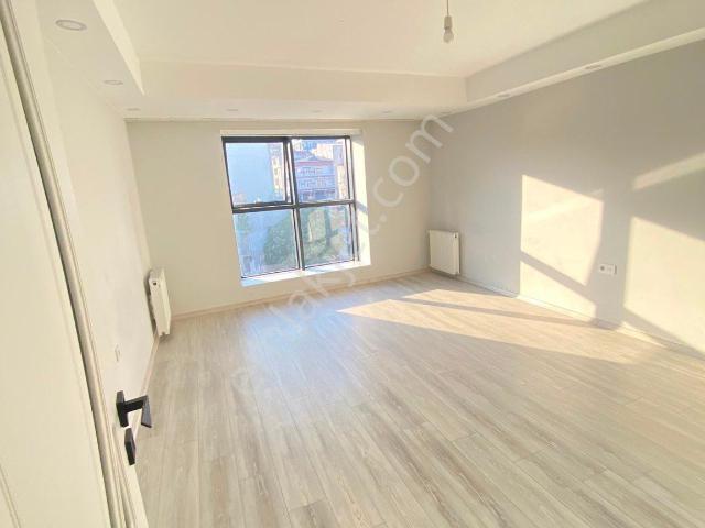 Re/max Petra’dan Tahtakale’de Cadde Üzerinde 3+2 Kiralık Lüks Dublex