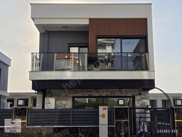 REMAX PİN'DEN ŞEHİR HASTAHANESİ VE REZİDANSLAR BÖLGESİNDE VİLLA
