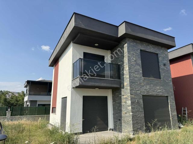 Remax Pin'den Kardeşköy'de Satılık 3+1 Sıfır Villa Fırsatı