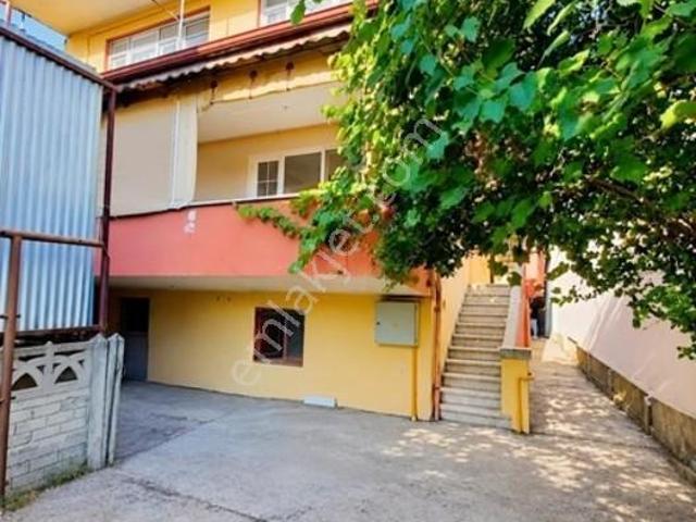 Remax Rıdvan Gedikten Yeni Cami De Satılık 2 Katlı Müstakil Ev