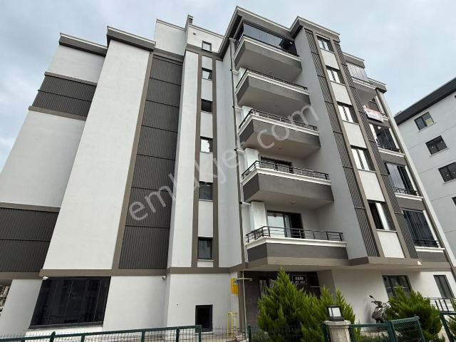 Remax Rahşan Çam'dan| Toplu Konut Bulvarında Geniş 1+1 Daire