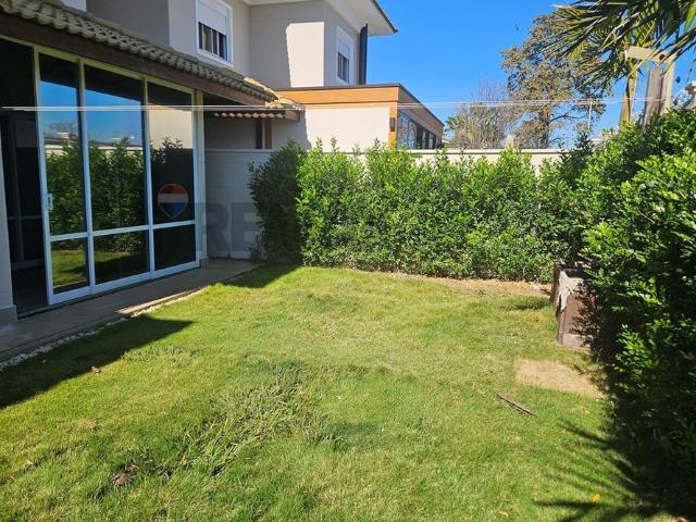 RE/MAX rents a townhouse with 2 suites, in Villaggio Shangrilá, in Campinas