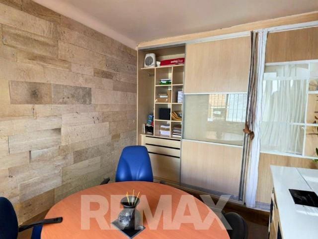 REMAX Signature