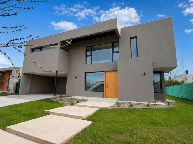 REMAX SOLUTIONS