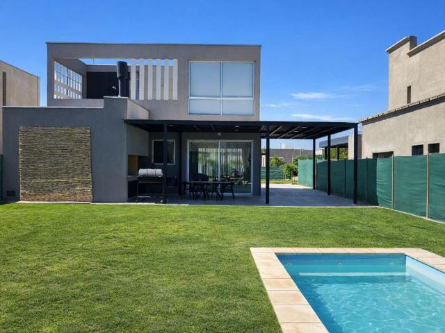 REMAX SOLUTIONS