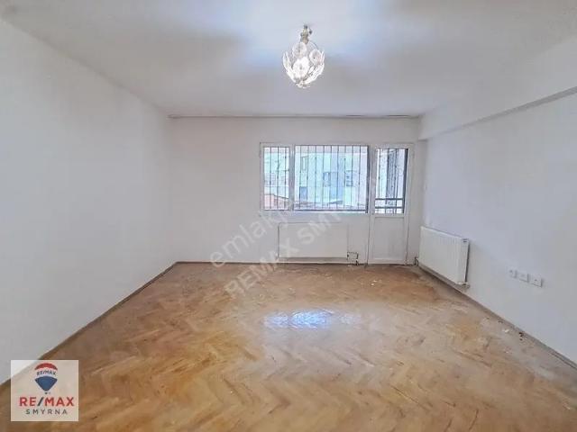 Remax Smyrna'dan Buca Merkez'de Kiralık Doğalgazlı 3+1 Daire