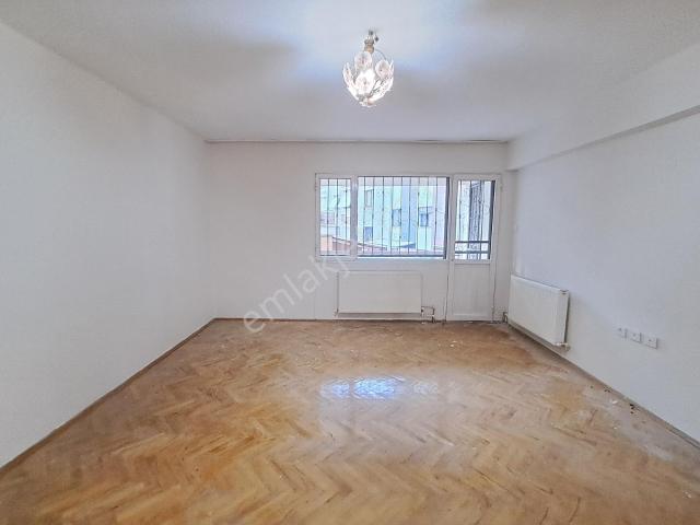 Remax Smyrna'dan Buca Merkez'de Kiralık Doğalgazlı 3+1 Daire