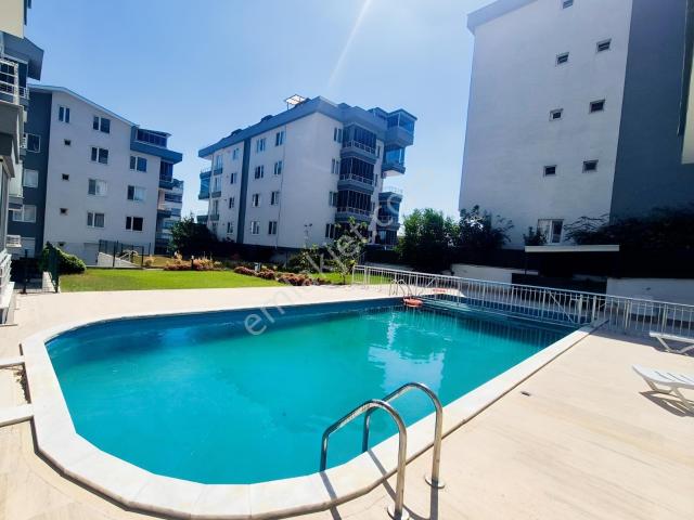 Remaxadvantage Satılık Balat'ta5+1dubleksdaire 2ayrı Kat Girişi