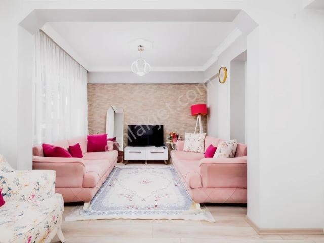 Remaxadvantage'den İçi Yenilenmiş,2+180 M² Net Arakat, Satılık
