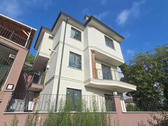 Remaxanka Ağva Merkezde 5+1 Tam Müstakil Bahçeli Kiralık Villa