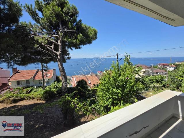Re/max'dan Esenköy'de Satılık 2 Katlı Müstakil Ev