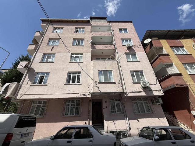 Remax'tan Mahmutbey Mahallesinde Satılık 2+1 Hisseli Daire