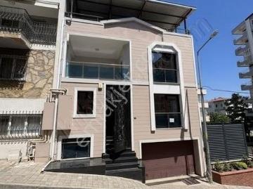 Remaxuptan Balçovada Eşsiz Konumda Ultra Lüks Triplex Villa
