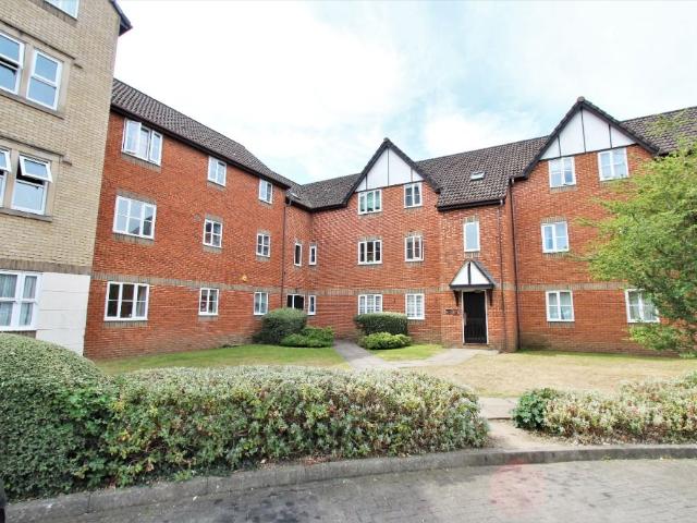 Rembrandt Way, Reading, Reading RG1, 2 bed flat to rent, £1,300 pcm | PrimeLocation