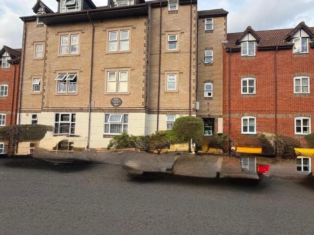 Rembrandt Way, Reading RG1, 2 bed flat to rent, £1,250 pcm | PrimeLocation
