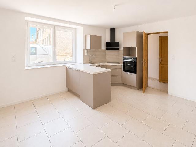 RÉMÉRÉVILLE: SPACIEUSE MAISON T5 AVEC GARAGE ET JARDIN
