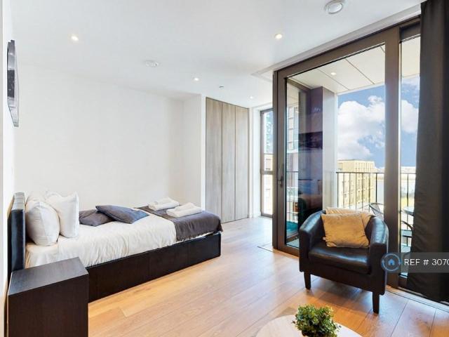 Reminder Lane, London, SE10 Studio to rent £1,950 pcm £450 pw