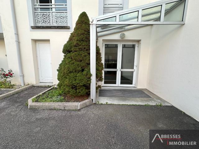 REMIREMONT: Appartement F4 avec balcon dans résidence avec ascenseur + stationnement