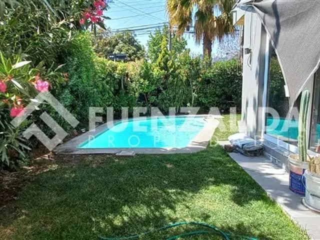Remodelada! Casa 4 Dorm, Estar, 3 Estac. 4 dormitorios por 18300.00 en Las Condes