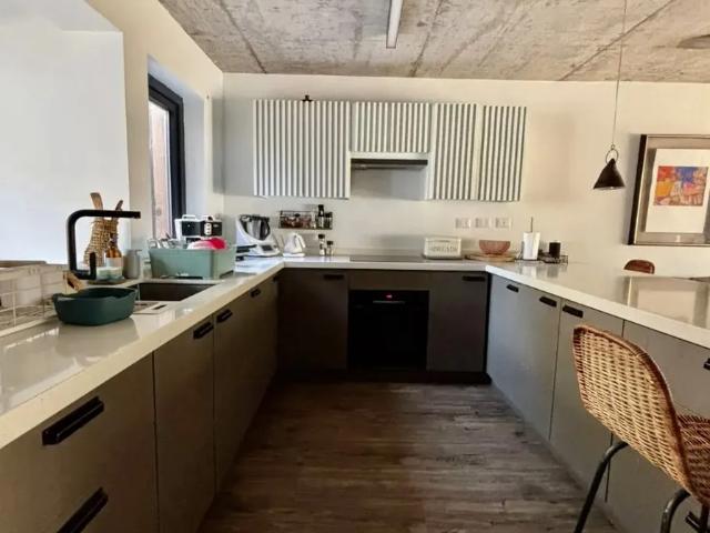 Remodelada y hermosa ! calle tranquila!