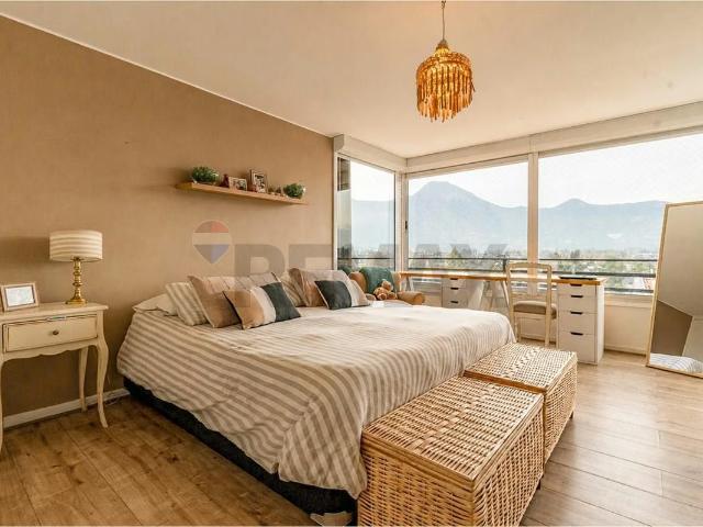 Remodelado jardín del este vista despejada | 4 Dormitorios por 17500.00 en Vitacura