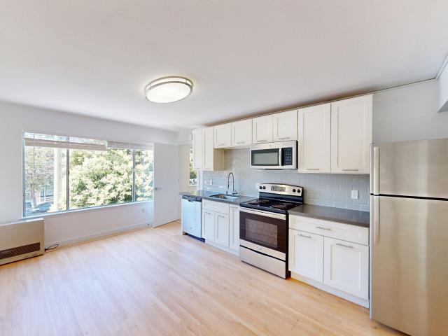 Remodeled 2BR with In Unit Laundry & Dishwasher in the Mission