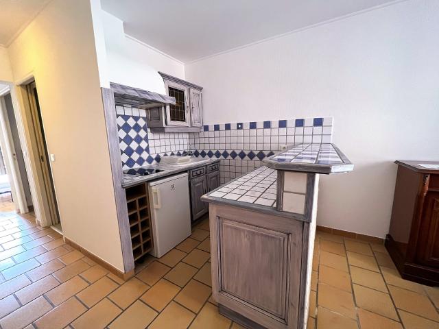 REMOULINS APPARTEMENT T2 RDC MEUBLE AVEC EXTERIEUR