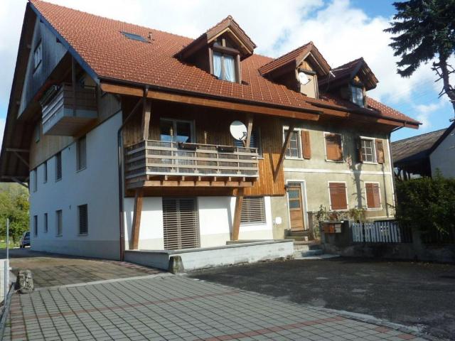 Rent a 3 rooms apartment in Courchapoix Flatfox