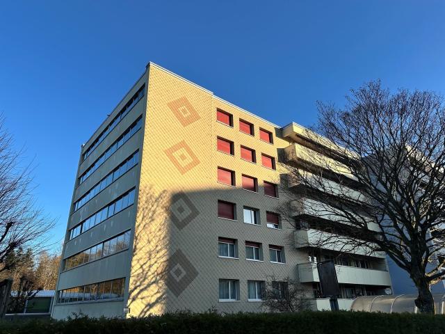Rent a 3 rooms apartment in Brügg Flatfox