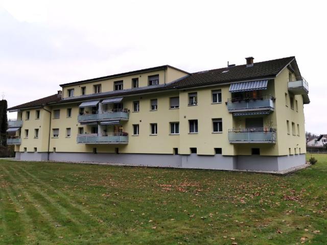 Rent a 3 rooms apartment in Brügg Flatfox