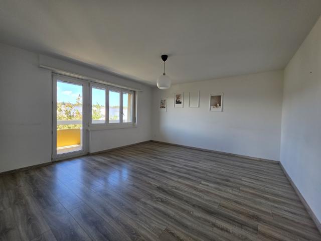 Rent a 3 rooms apartment in Kleindöttingen Flatfox