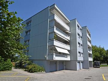 Rent a 3 ½ rooms apartment in Port Flatfox