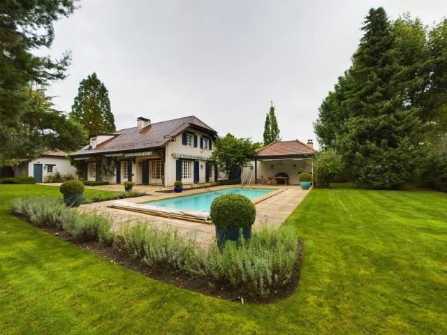 Rent a 10 rooms single house in Trélex Flatfox
